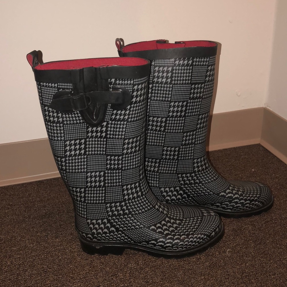 Black and Grey Houndstooth Pattern Rain Boots